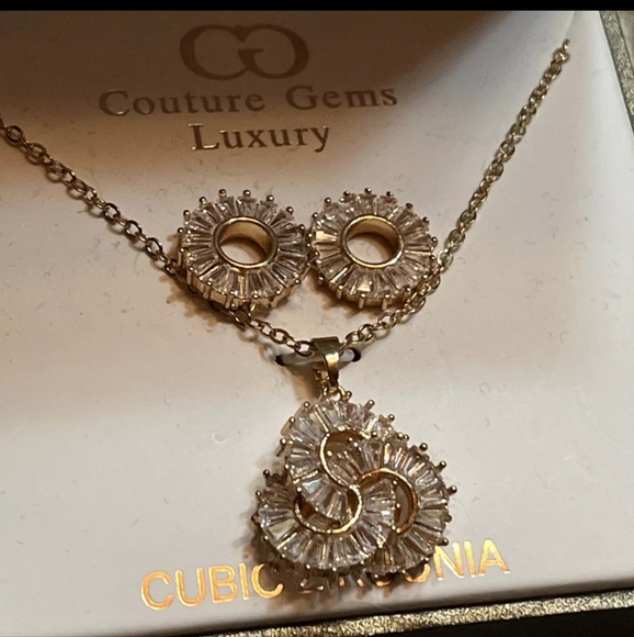 2CTW. Cubic Zirconia Jewelry Set NWT Baguette Stones Stunning! - Picture 1 of 6